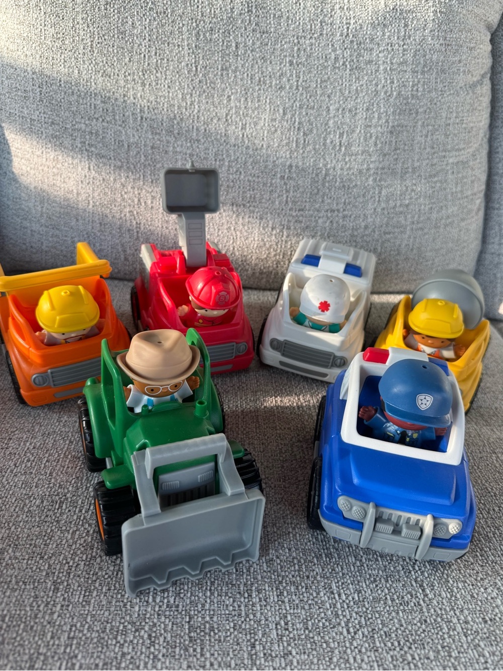 Fisher Price Little People vehicle and a figure figures 12pcs fire, police, farm